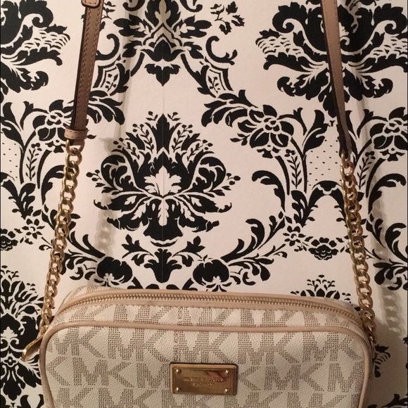 Michael Kors Jet Set Large Crossbody - Picture 2 of 4