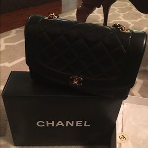 SOLD!’ Chanel Black lambskin vintage single flap