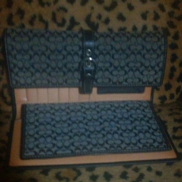 Authentic Coach wallet - Picture 2 of 4