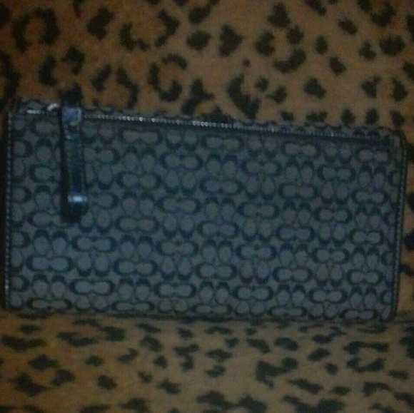 Authentic Coach wallet - Picture 3 of 4