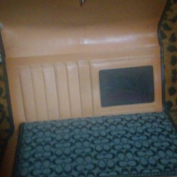 Authentic Coach wallet - Picture 4 of 4