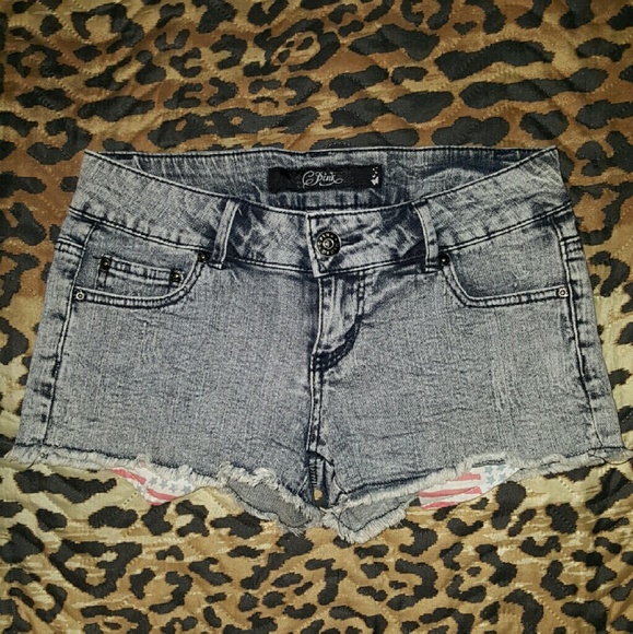 Shortie shorts with American flag pockets