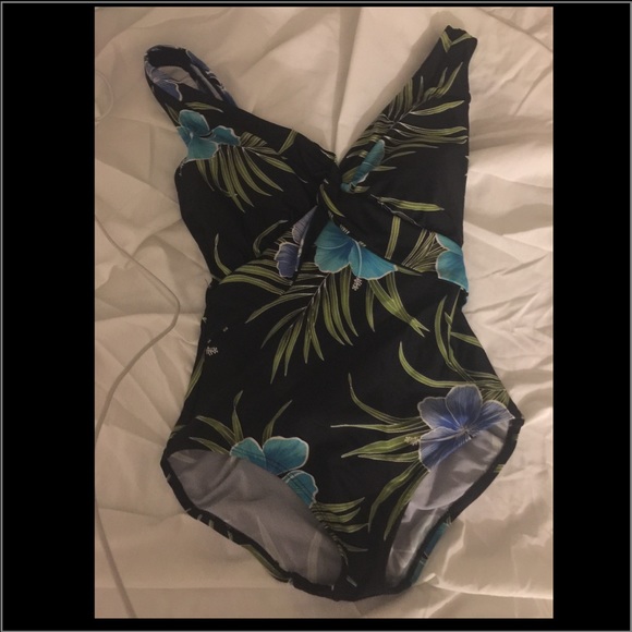 Vibrant One Piece bathing suite 👙