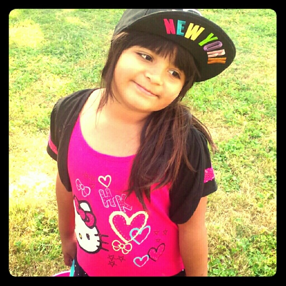 Hello Kitty Hat - Picture 1 of 3