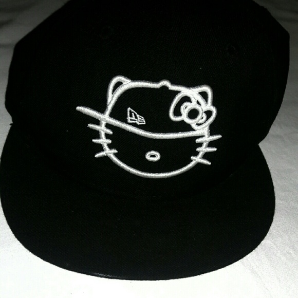 Hello Kitty Hat - Picture 2 of 3