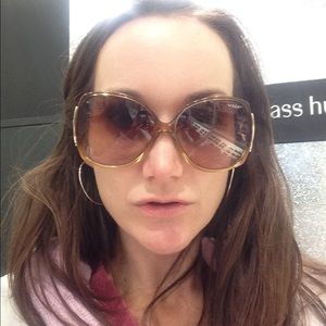 Meet your Posher, Leslie