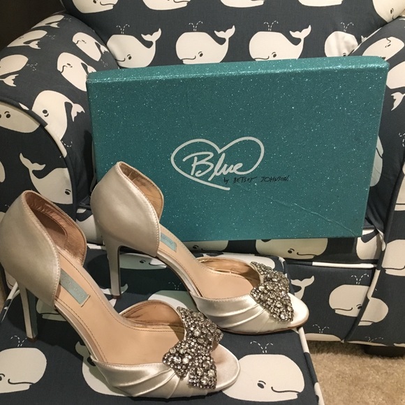 Betsey Johnson gorgeous wedding shoes 7.5 ivory