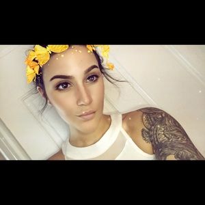 Meet your Posher, Caitlin