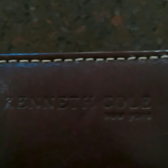 Kenneth Cole wristlet - Picture 2 of 4
