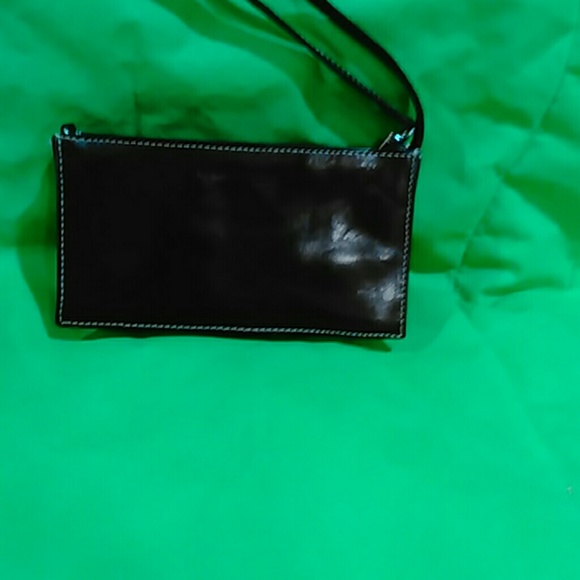 Kenneth Cole wristlet - Picture 4 of 4