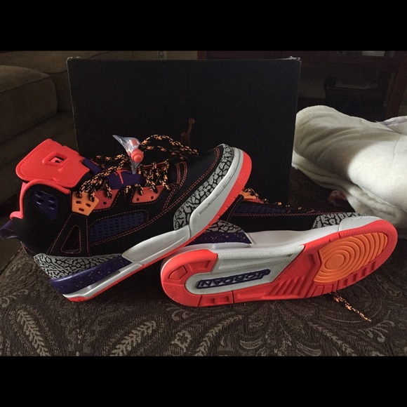 Youth Jordan Spizike size 5