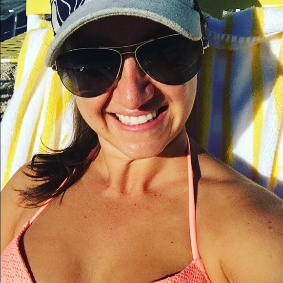 Meet your Posher, Brooke - Picture 2 of 3