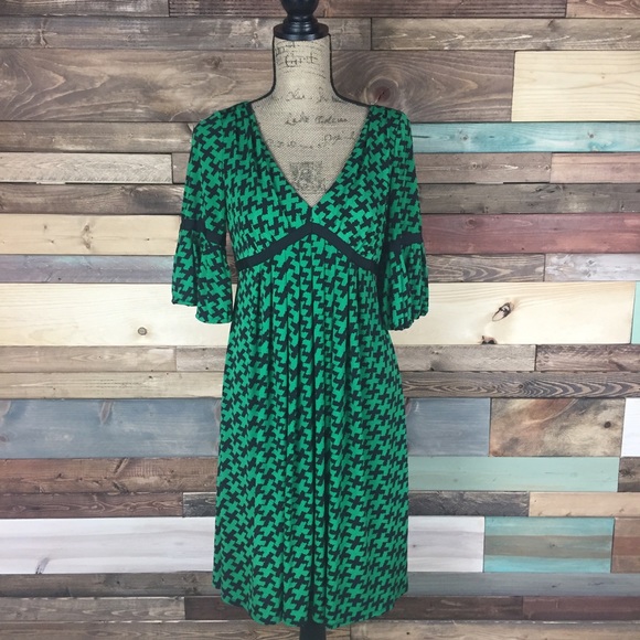 Suzi Chin Dresses & Skirts - Suzi Chin Green & Black Patterned Vneck Dress - 8