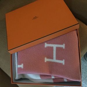 Hermes Avalon blanket in pink