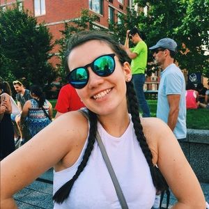 Meet your Posher, Emily
