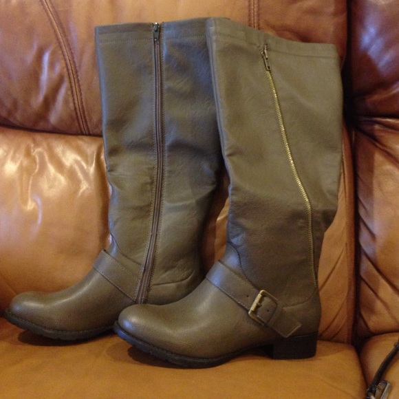 Wide calf boot