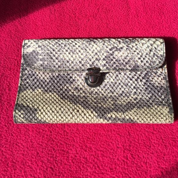 Prune foux snakeskin wallet