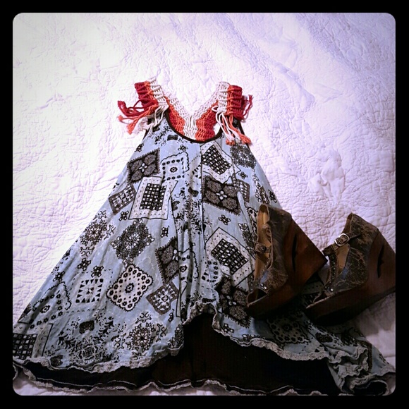 *SOLD Fun top from Buckle paisley