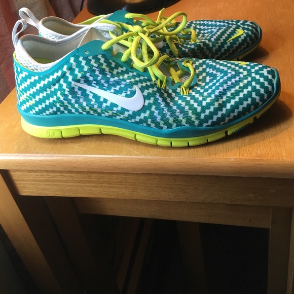 Nike Free 5.0 Chevron Sneakers