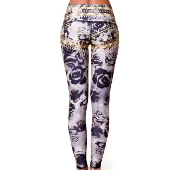 Teeki Desert Rose Hot Pant XS-new with tags