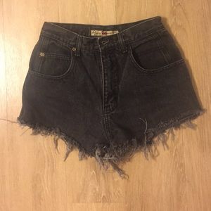 Adorable vintage high waisted black shorts