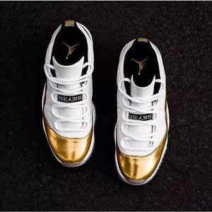 Jordan retro low gold 11 mens size 8