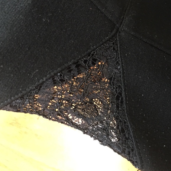 Black dress - Picture 3 of 4