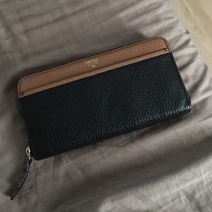 Fossil zip around wallet
