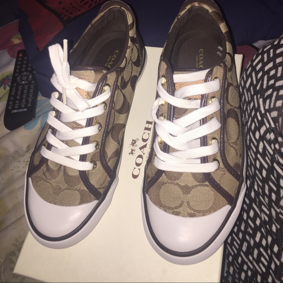 Coach sneakers size 6.5, Never been worn! - Picture 2 of 3