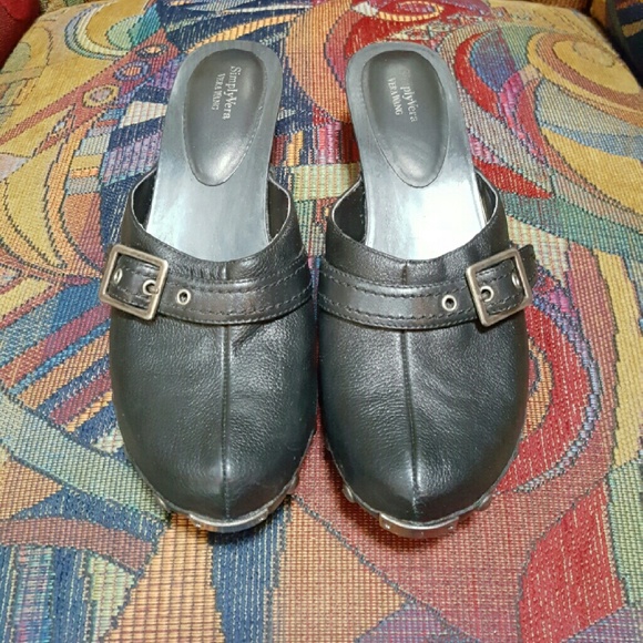 Simply Vera Wang Kitten Heel Leather Clogs