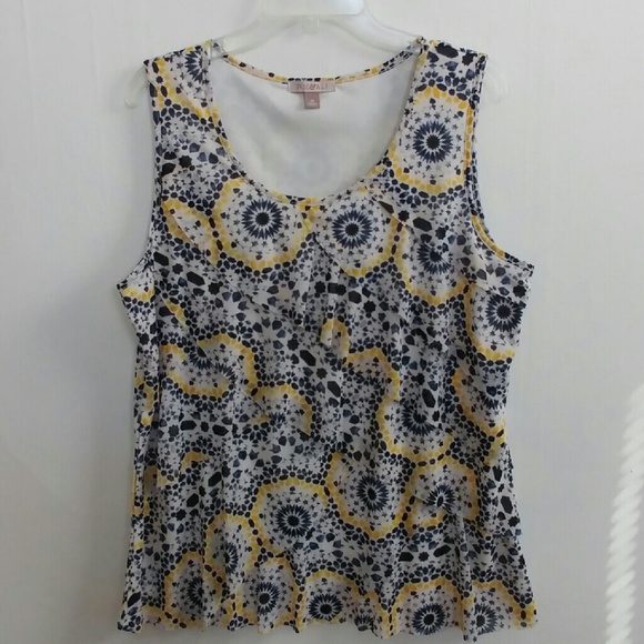 Sleeveless ruffled tank top