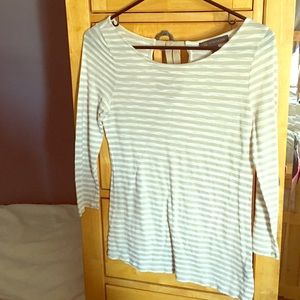 Tan and white long sleeve top. Bows on back