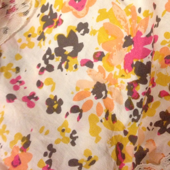 Flowy crop top, floral print - Picture 2 of 4