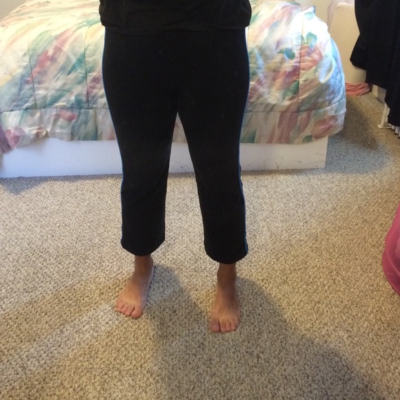 Danskin Cropped yoga pant black w/ blue stripe med - Picture 3 of 4