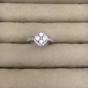 Beautiful 14kt WG Diamond Ring w/European Shank