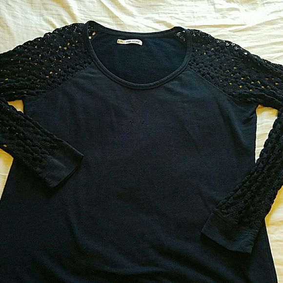 Knit sleeved top