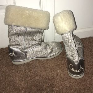 Silver coach boots with fur