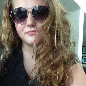 Meet your Posher, Chloe