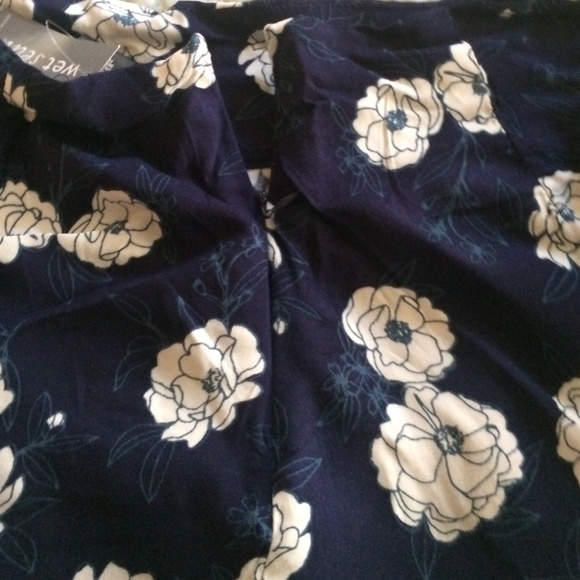 Floral Print Shorts - Picture 2 of 4