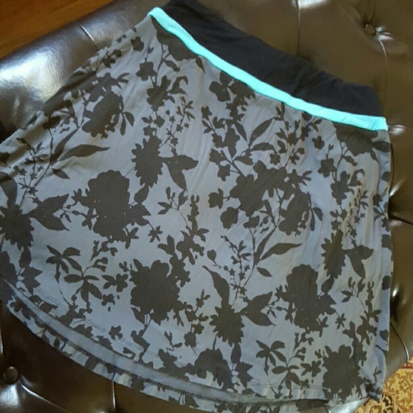 Dakini grey and black knee-length skirt, medium.