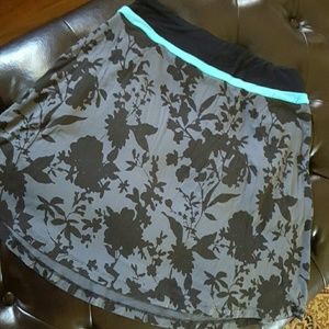 Dakini grey and black knee-length skirt, medium.