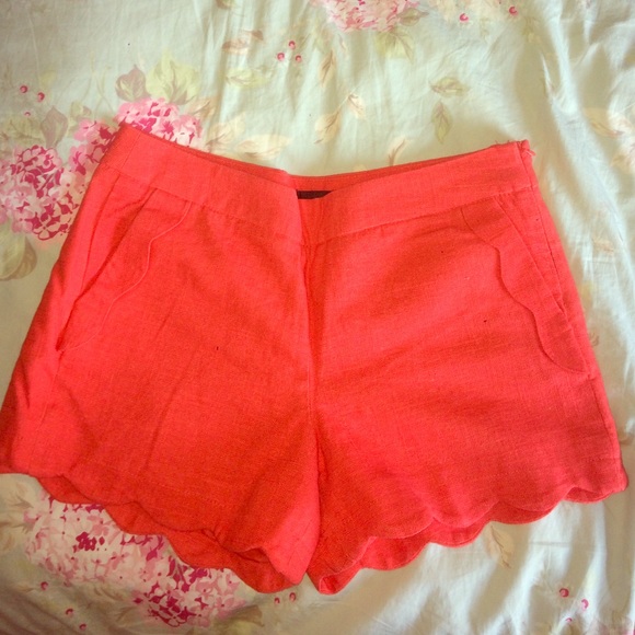 Linen Scallop Shorts