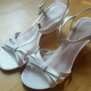 White bow heel sandles