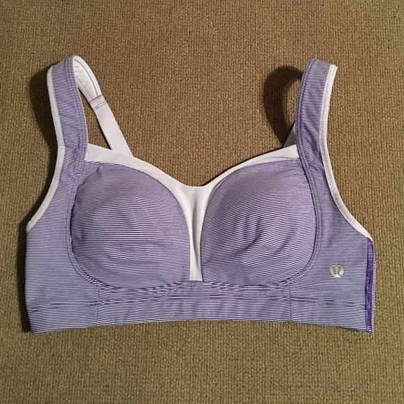 Lululemon sports bra
