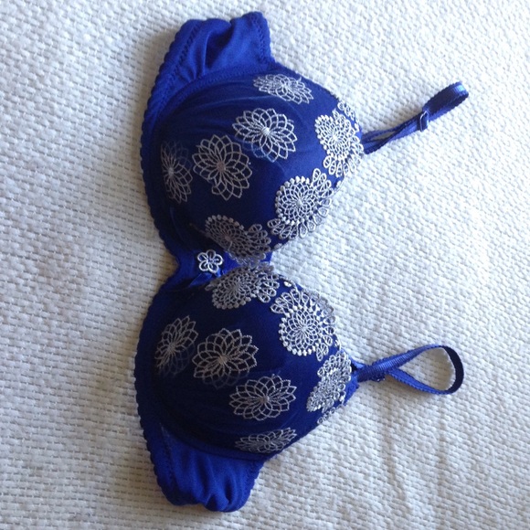 Flower patterned push up bra