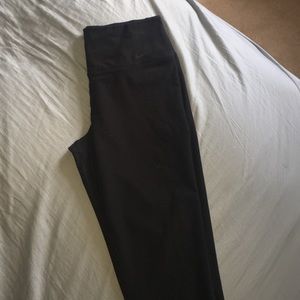 NIKE CROPPED LEGGINGS