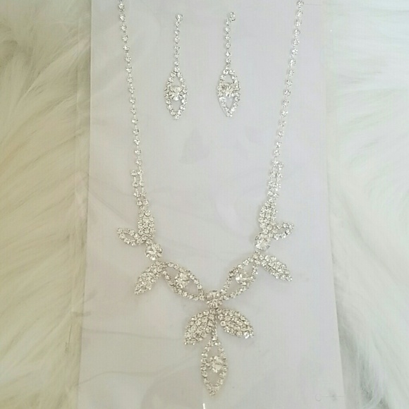 NWT rhinestones bridal earring and necklace set
