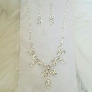 NWT rhinestones bridal earring and necklace set