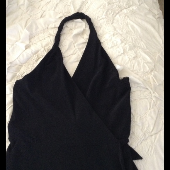 Simple black cocktail dress - Picture 2 of 3