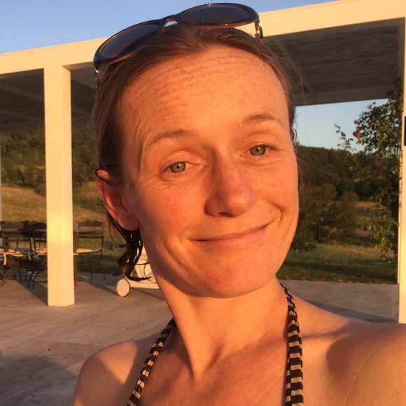 Meet your Posher, Caroline - Picture 1 of 1